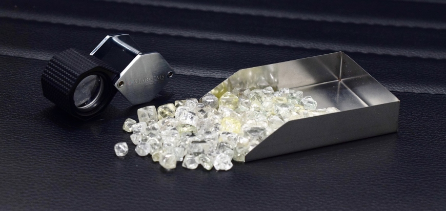 Velký tender v Dubaji s neopracovanými diamanty