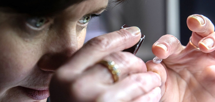 Americký gemologický institut přezkoumal diamant Matryoshka  